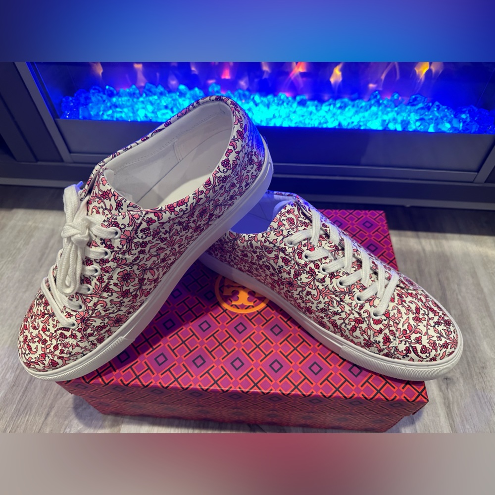 Tory Burch New Leather Sneakers, size 9M